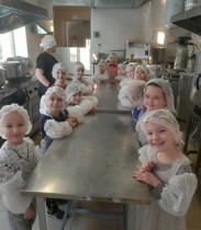 В рамках познавательного занятия воспитанники УДК 6 совершили путешествие на пищеблок..